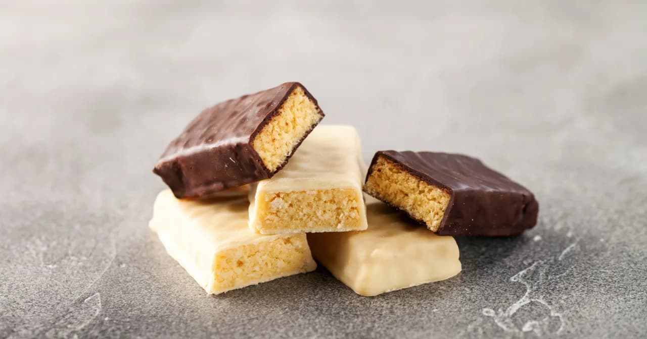 Batony proteinowe dla dzieci: Kiedy warto? Skład, ryzyka, alternatywy