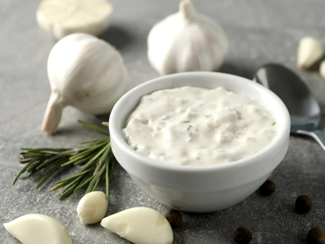 Biały sos dietetyczny: Lekki, kremowy i bez wyrzutów sumienia!